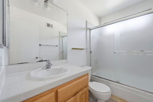 031_F8_1100 Shaddick Dr