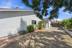 038_F8_1100 Shaddick Dr