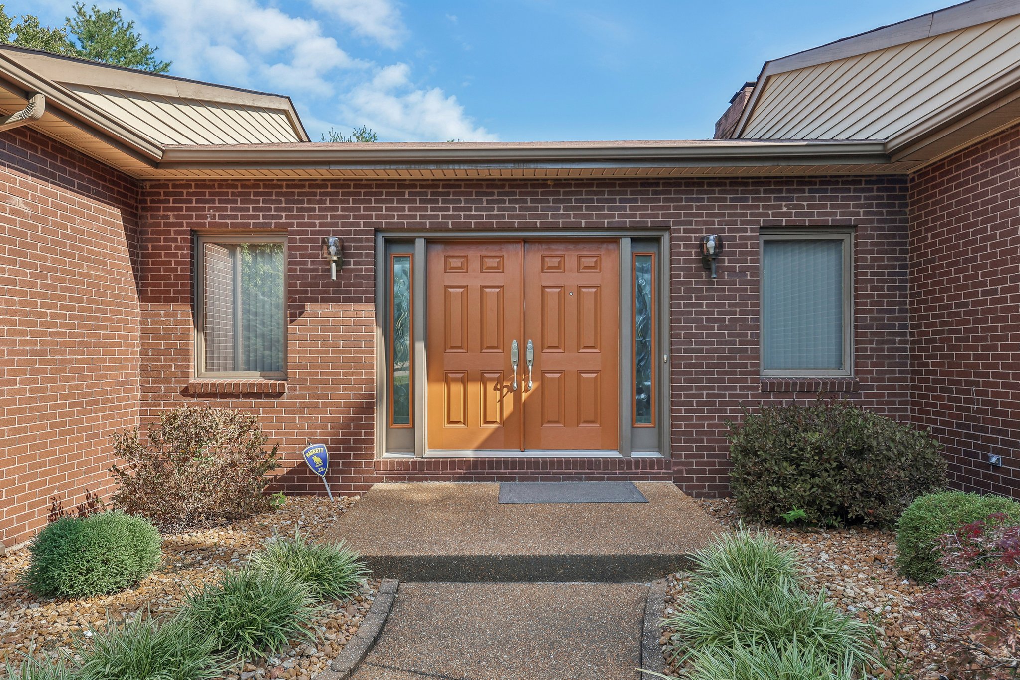 1100 Tamaron Pl-002.jpg