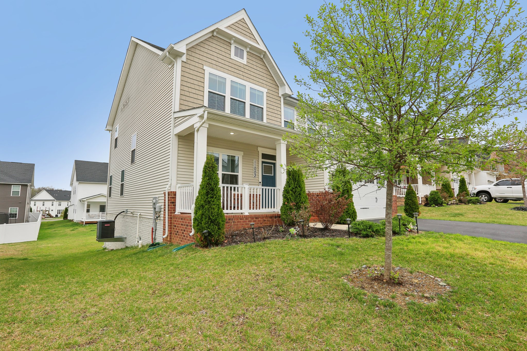 Corner Stone Ln-S0304-001.jpg