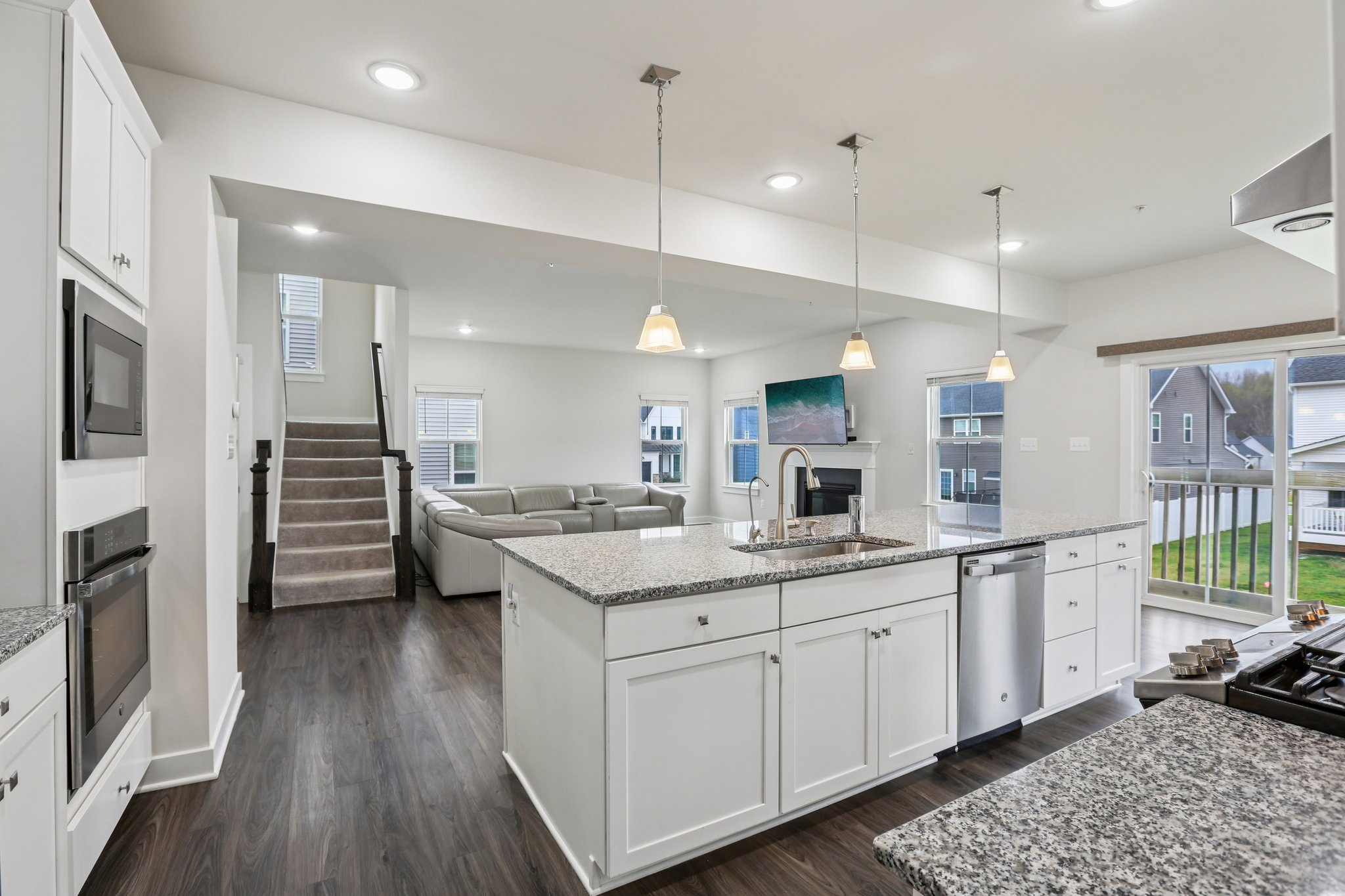 Corner Stone Ln-S0304-015.jpg