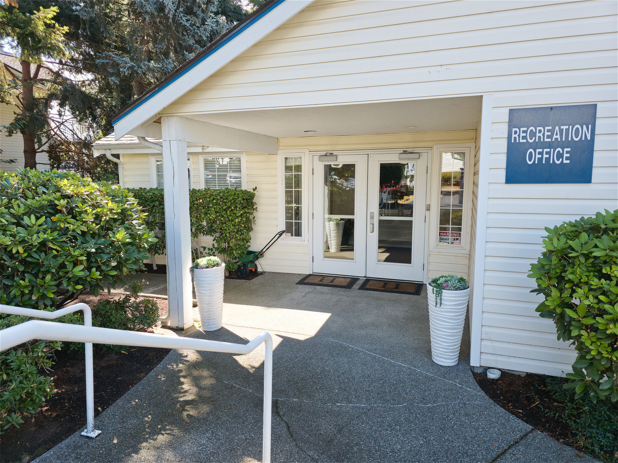 The Huntington Heights clubhouse brings the community amenities together in one place—fitness center, game room, resident office, full kitchen, and indoor/outdoor gathering spaces.