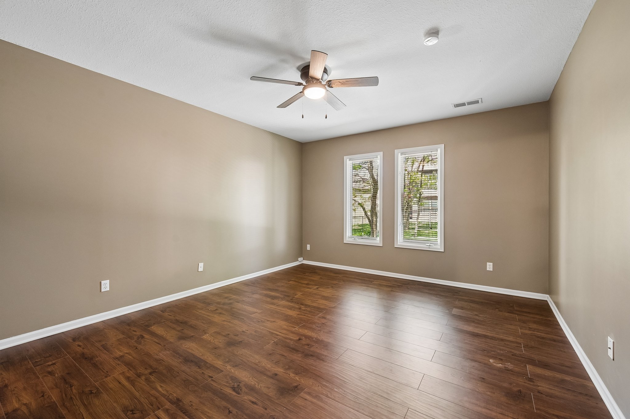 8722 - 11005 N Cosby Ave_018.jpg