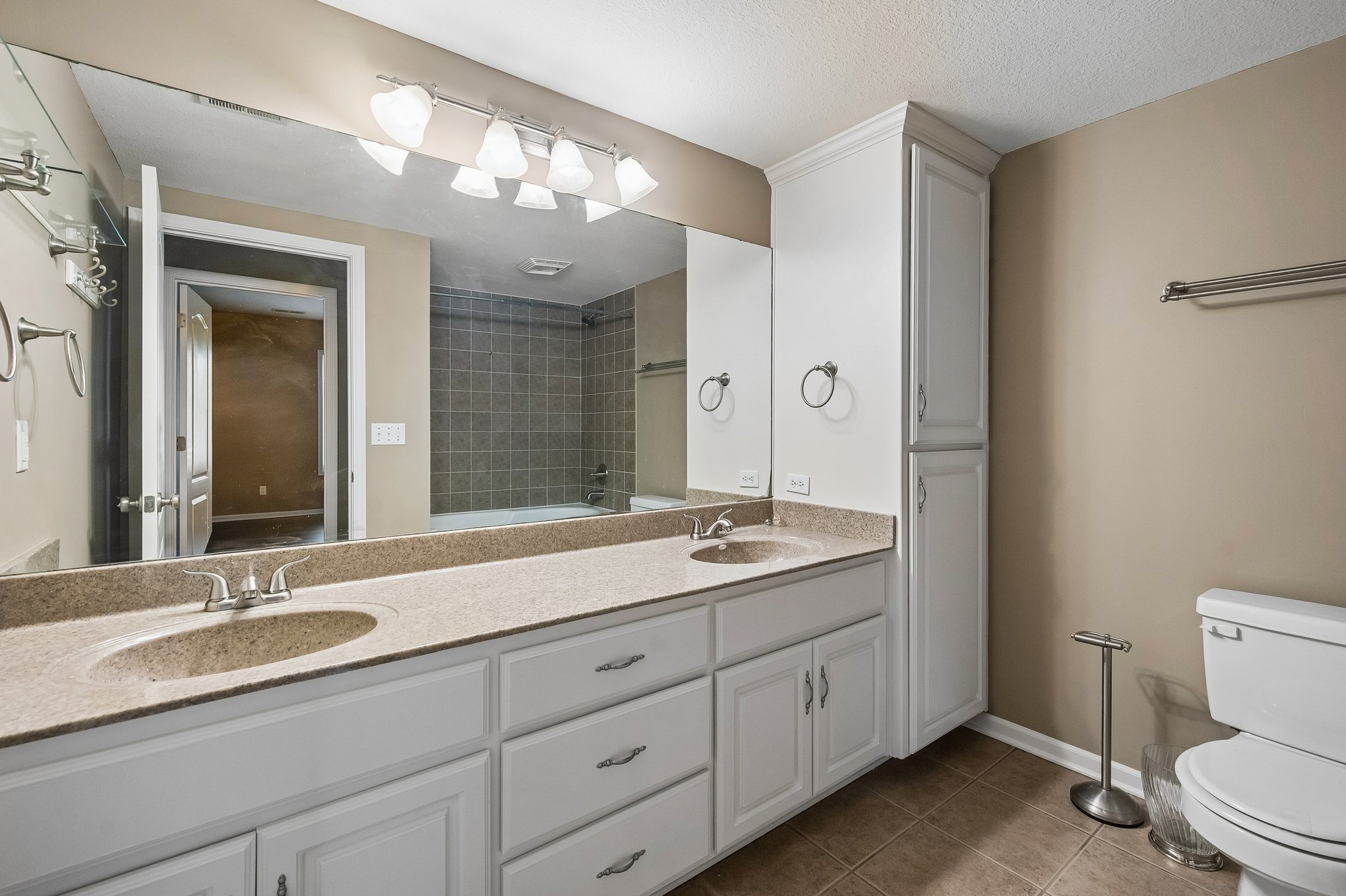 8722 - 11005 N Cosby Ave_020.jpg