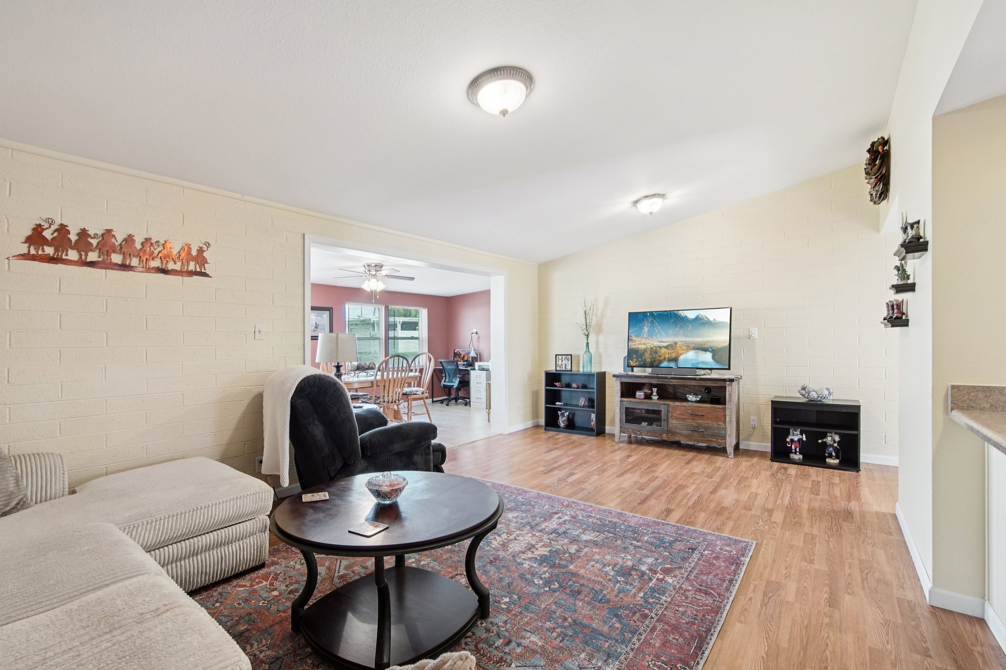 W Windsor Dr-S1902-007.jpg
