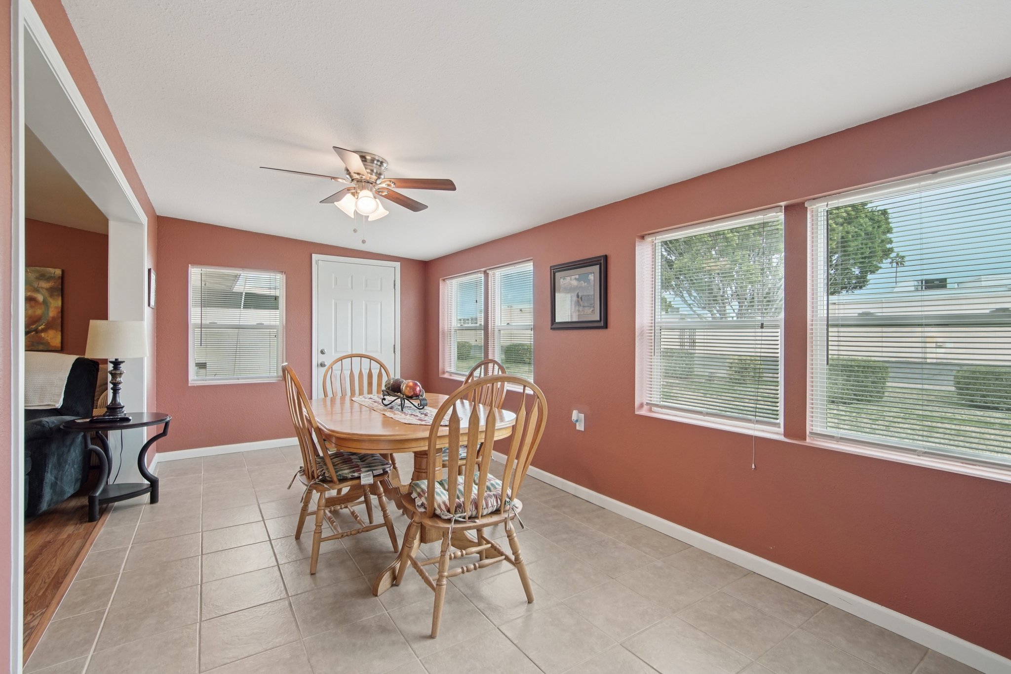 W Windsor Dr-S1902-009.jpg