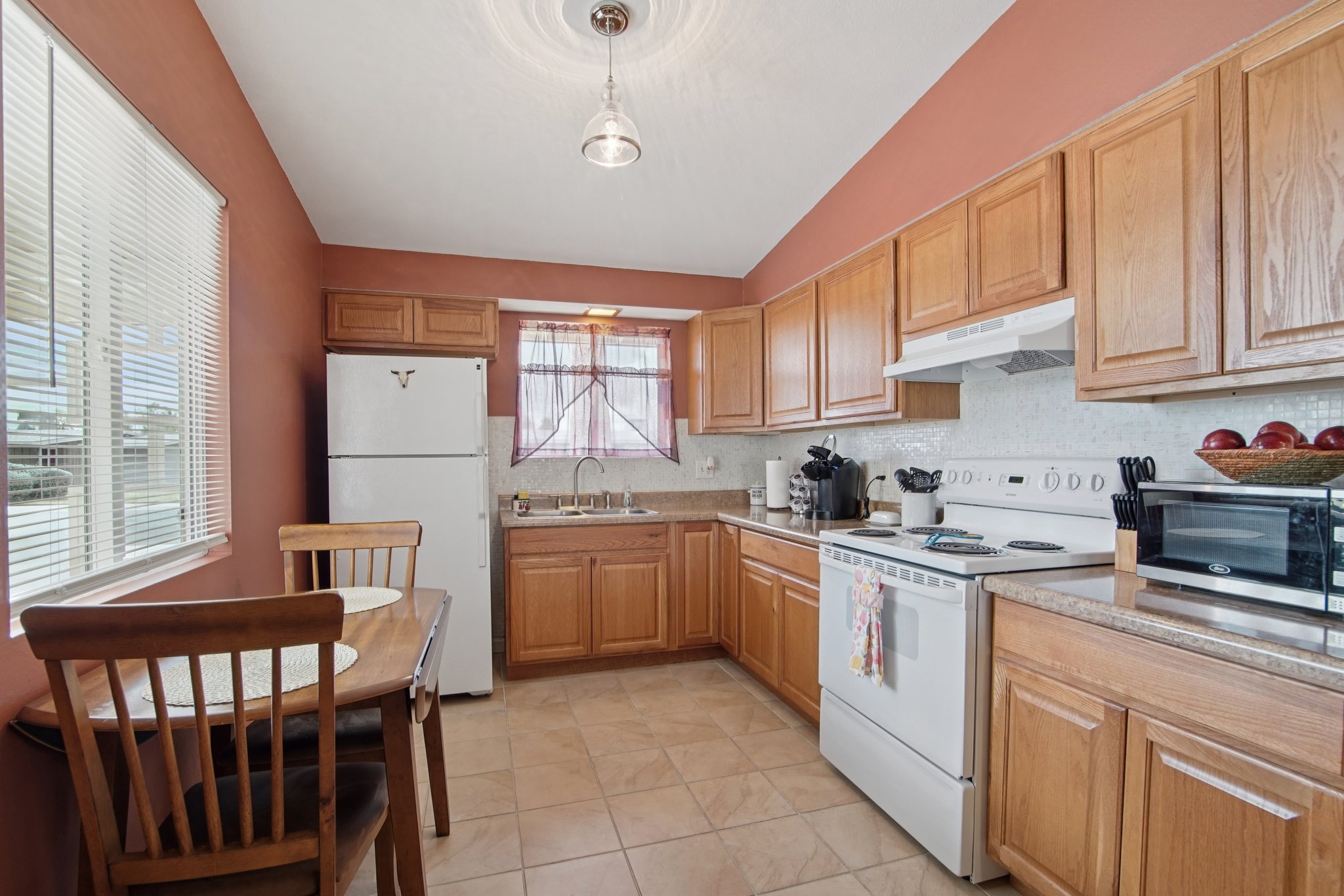 W Windsor Dr-S1902-012.jpg