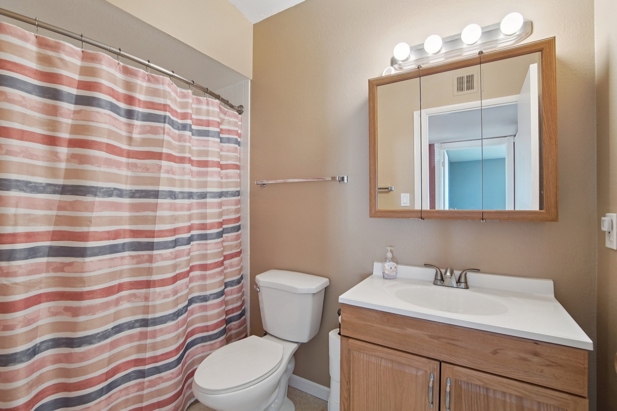 W Windsor Dr-S1902-015.jpg