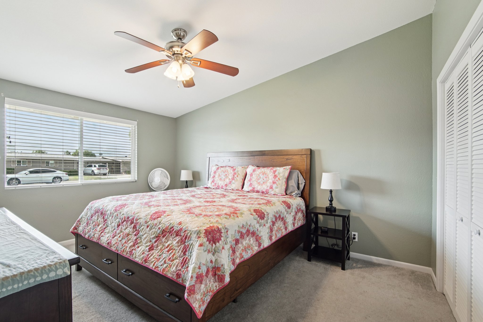 W Windsor Dr-S1902-016.jpg