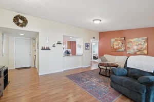 W Windsor Dr-S1902-006.jpg