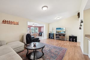 W Windsor Dr-S1902-007.jpg