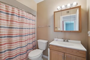 W Windsor Dr-S1902-015.jpg