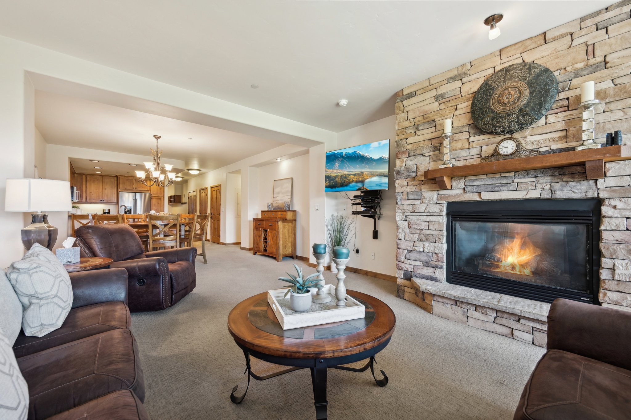 9000 Divide 101-007r.jpg