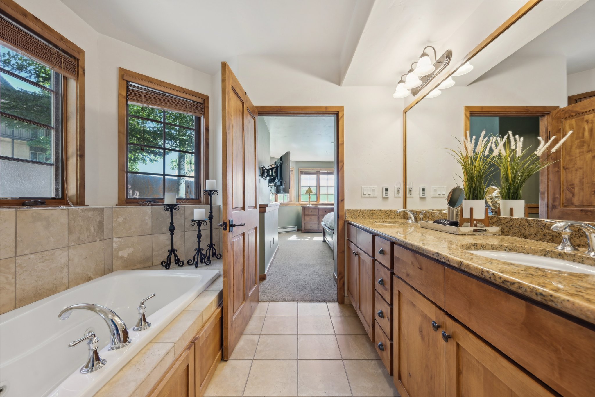 9000 Divide 101-031r.jpg