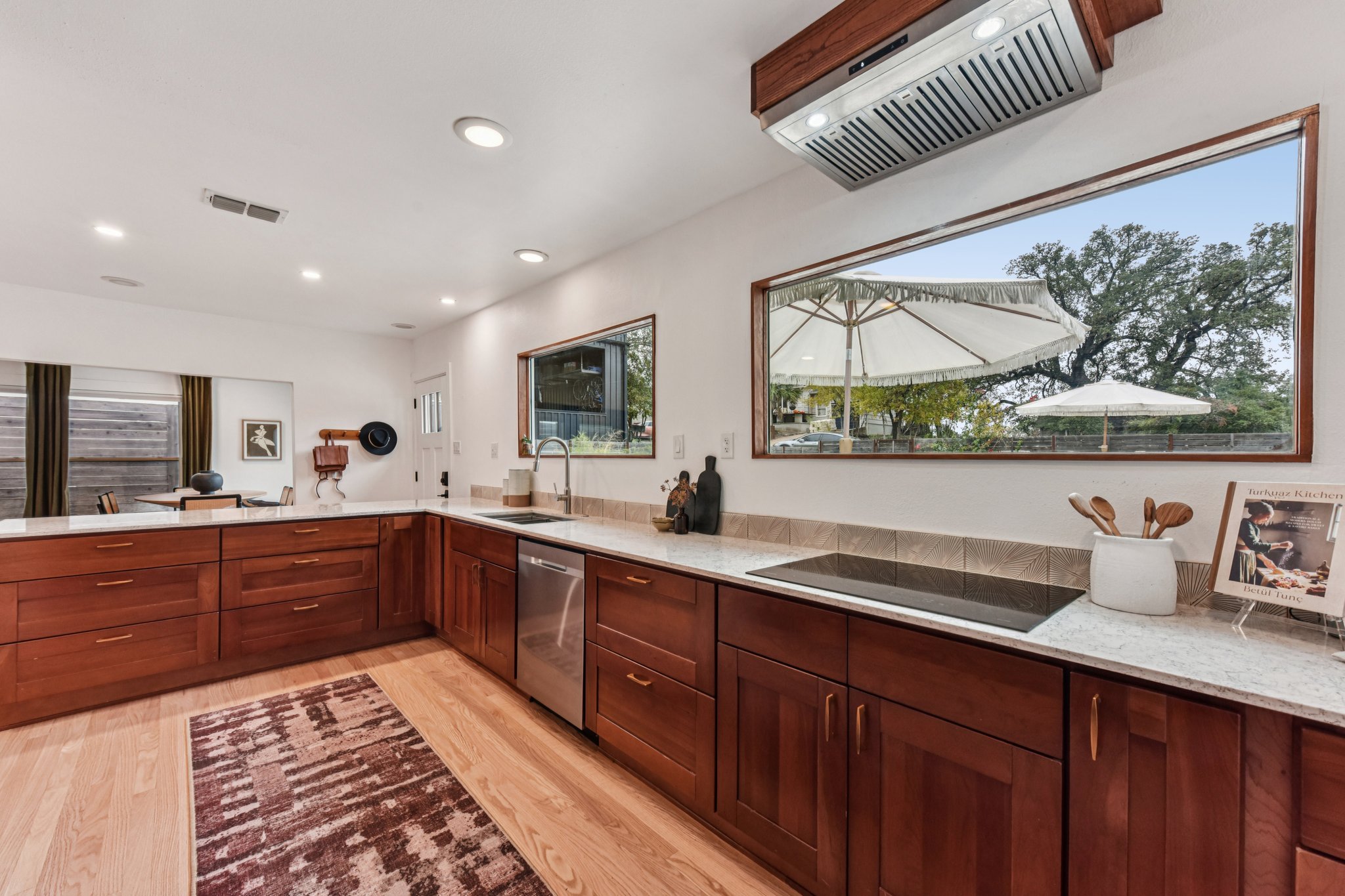 Manlove St-S1312-013.jpg