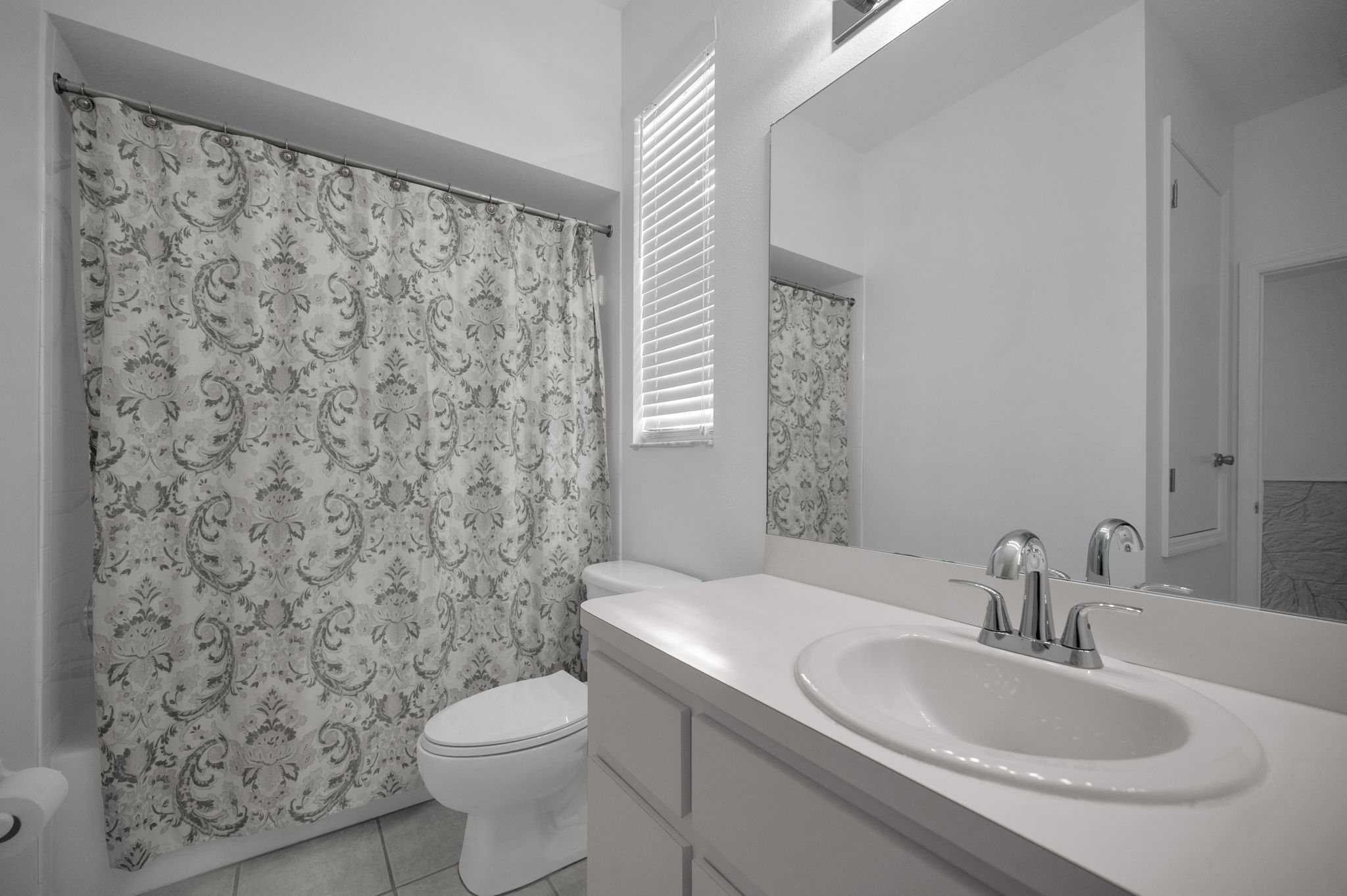 Upper Level Bathroom2