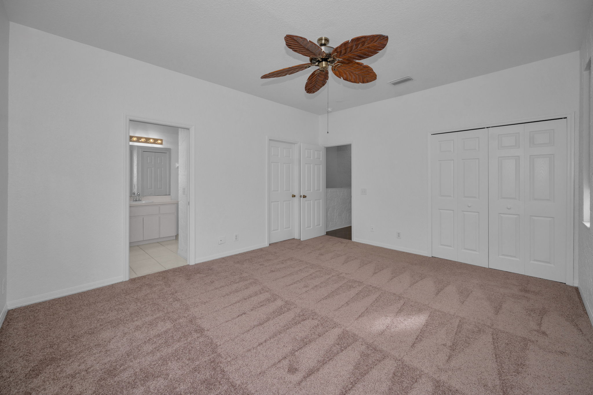 Upper Level Primary Bedroom1b