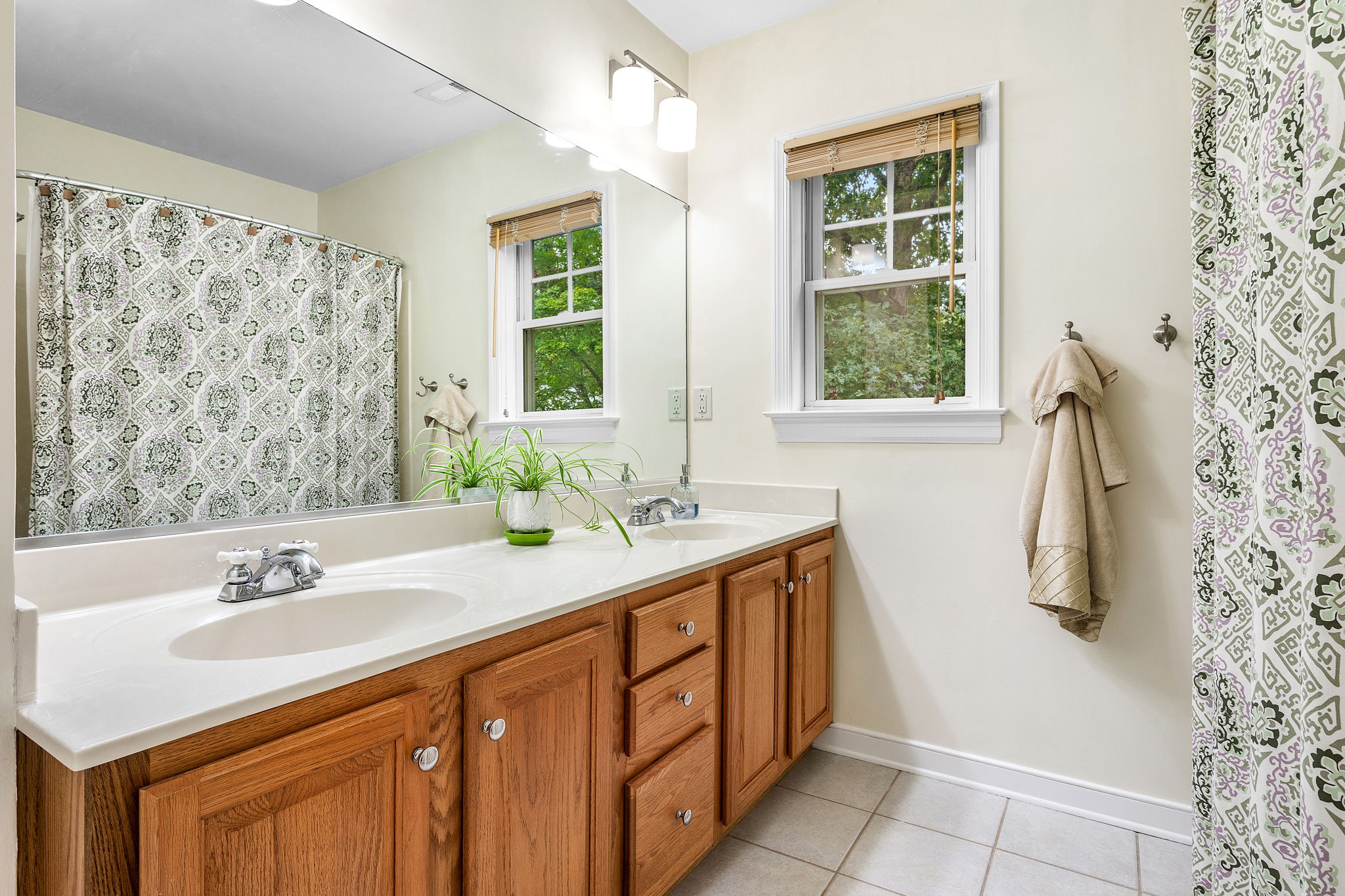 34-Hall Bath