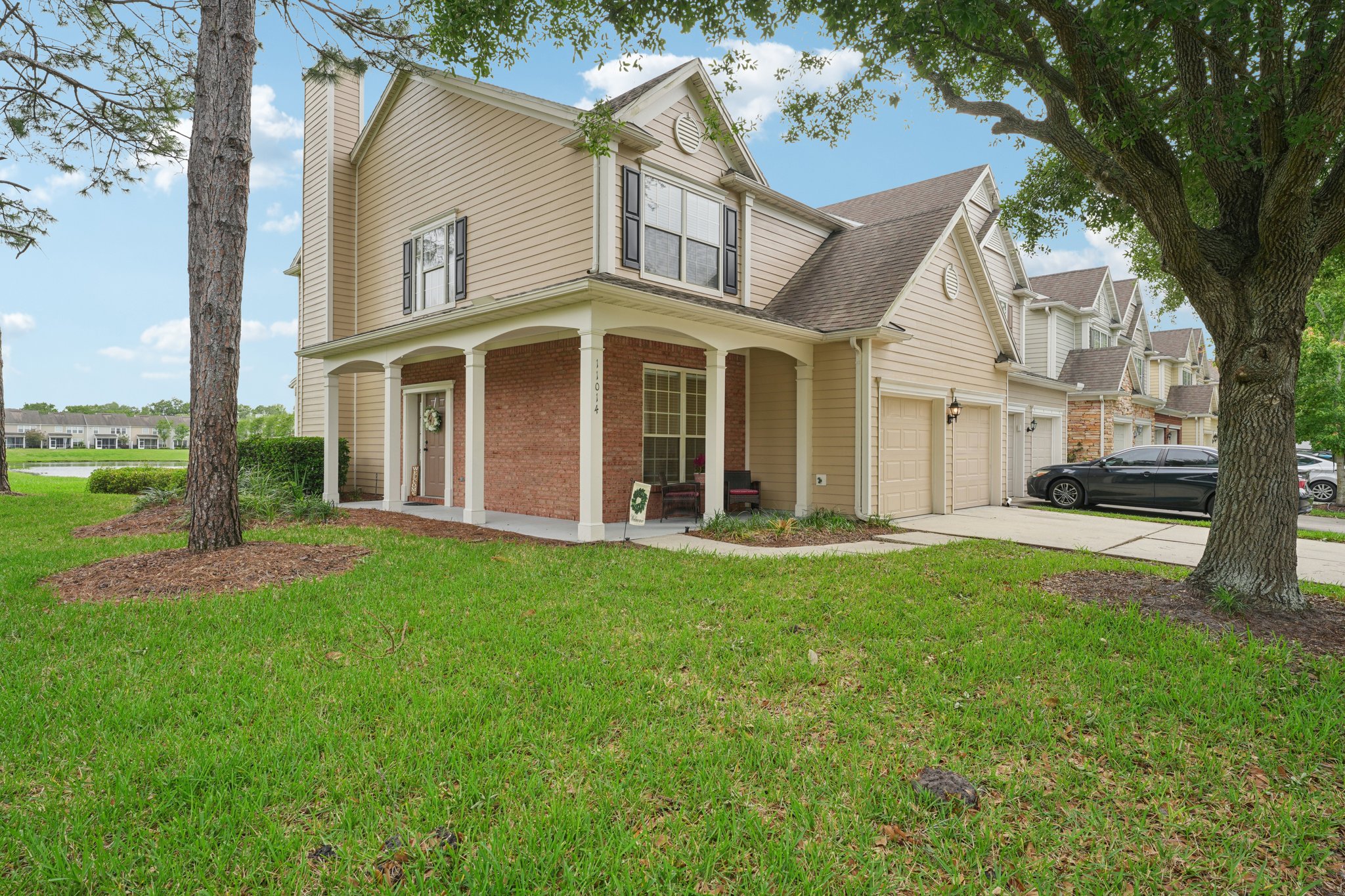 Castlemain Cir E-S1104-002.jpg