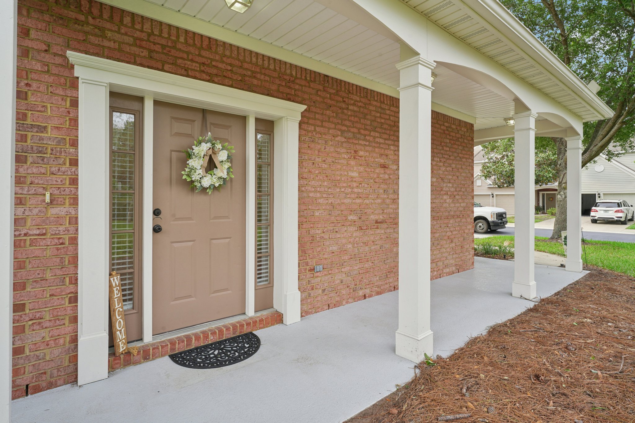 Castlemain Cir E-S1104-004.jpg