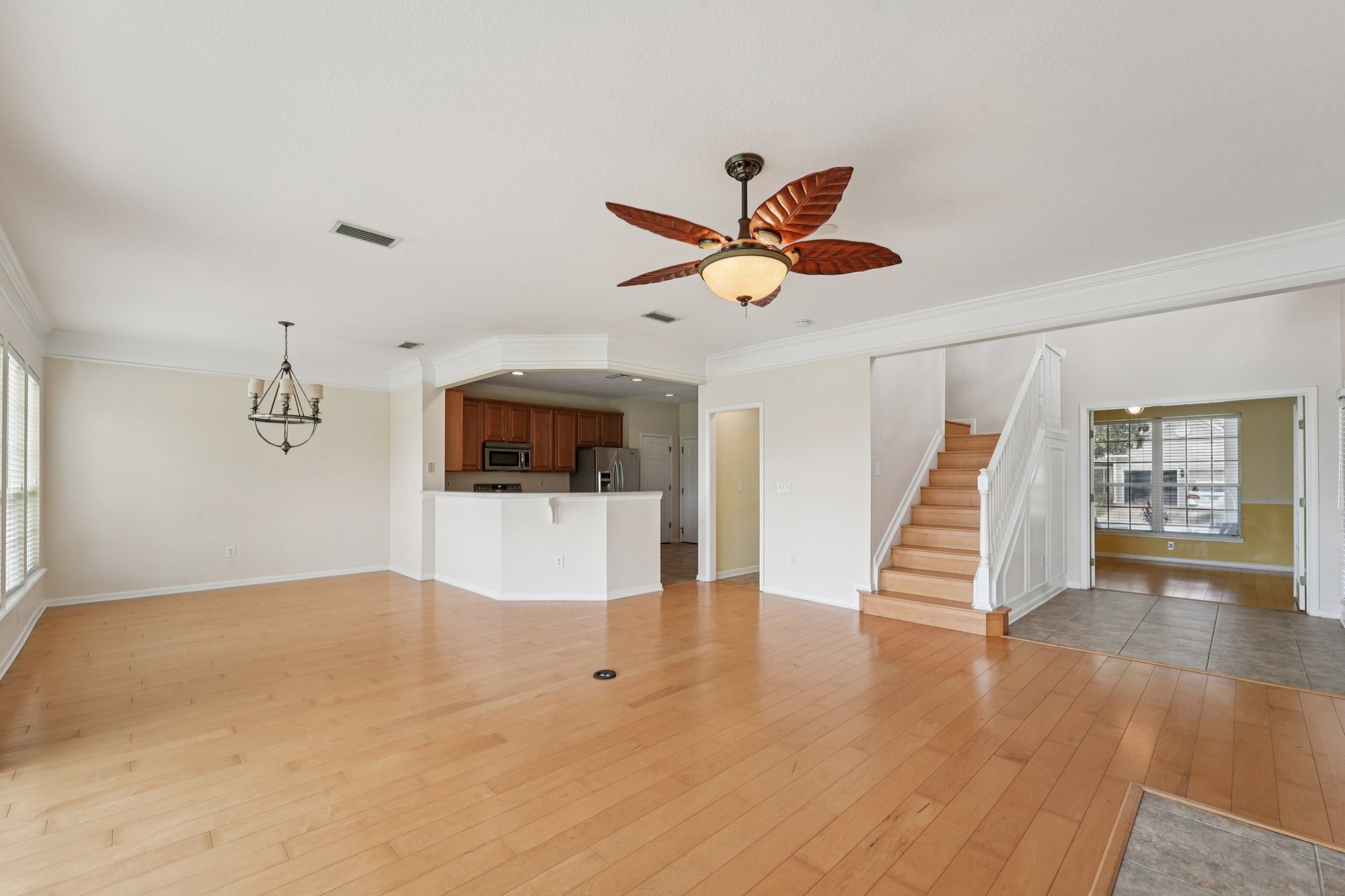 Castlemain Cir E-S1104-008.jpg