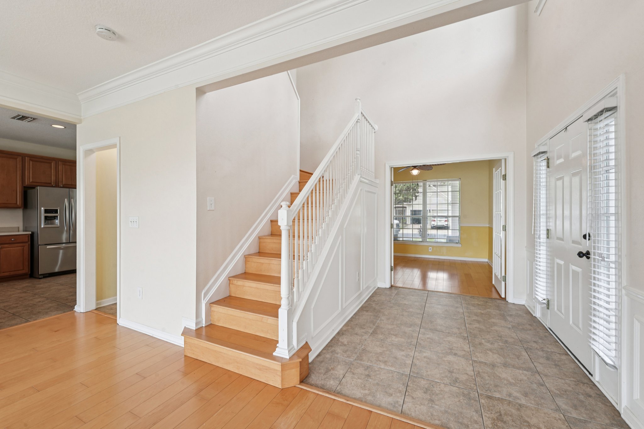 Castlemain Cir E-S1104-011.jpg