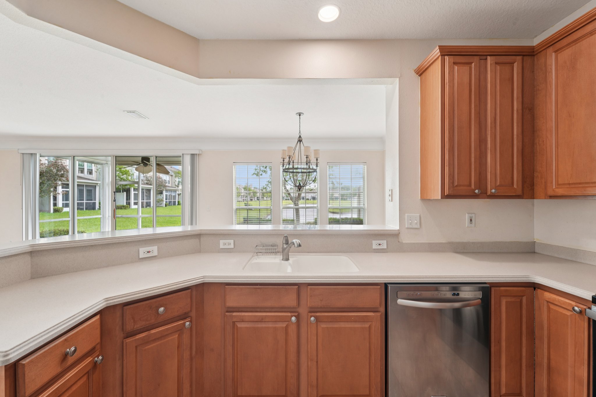 Castlemain Cir E-S1104-016.jpg