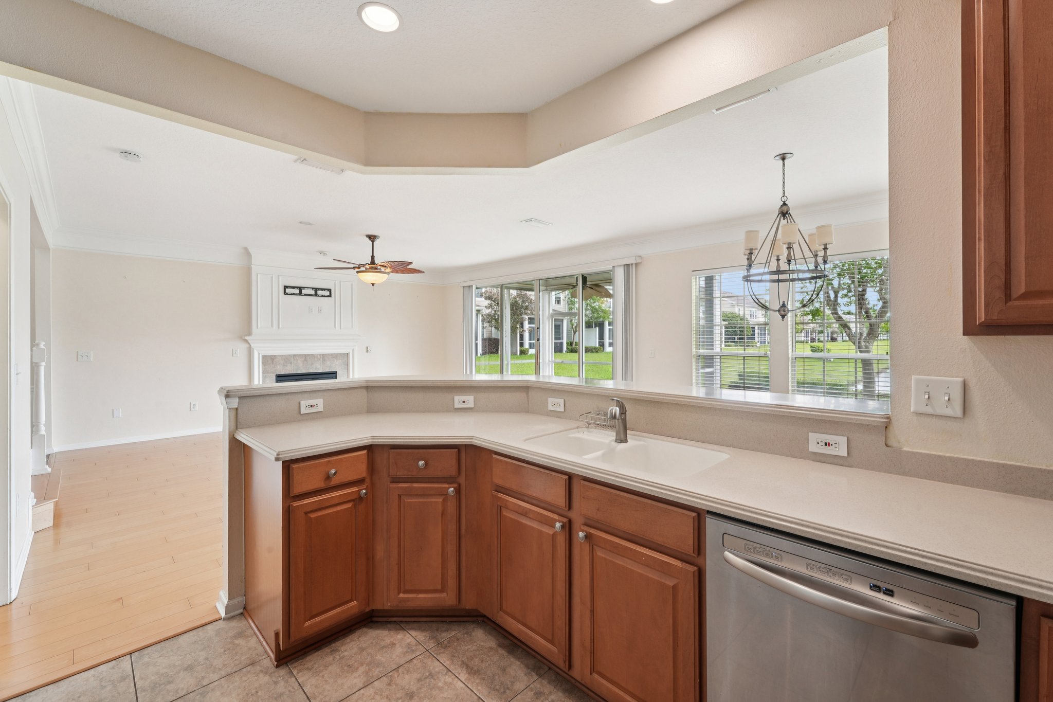 Castlemain Cir E-S1104-019.jpg