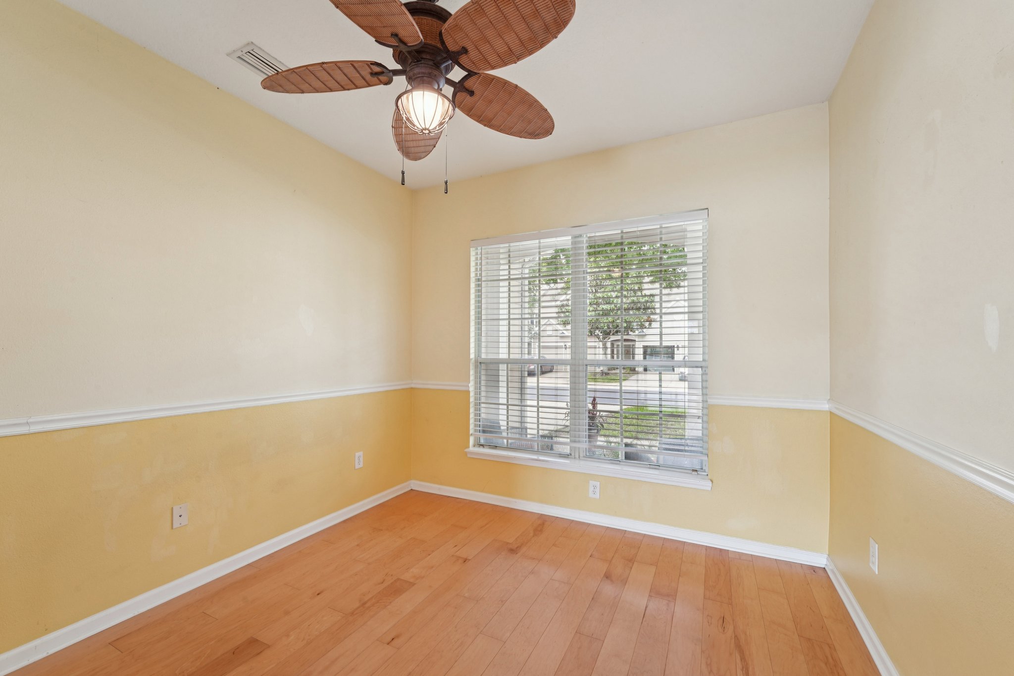 Castlemain Cir E-S1104-020.jpg