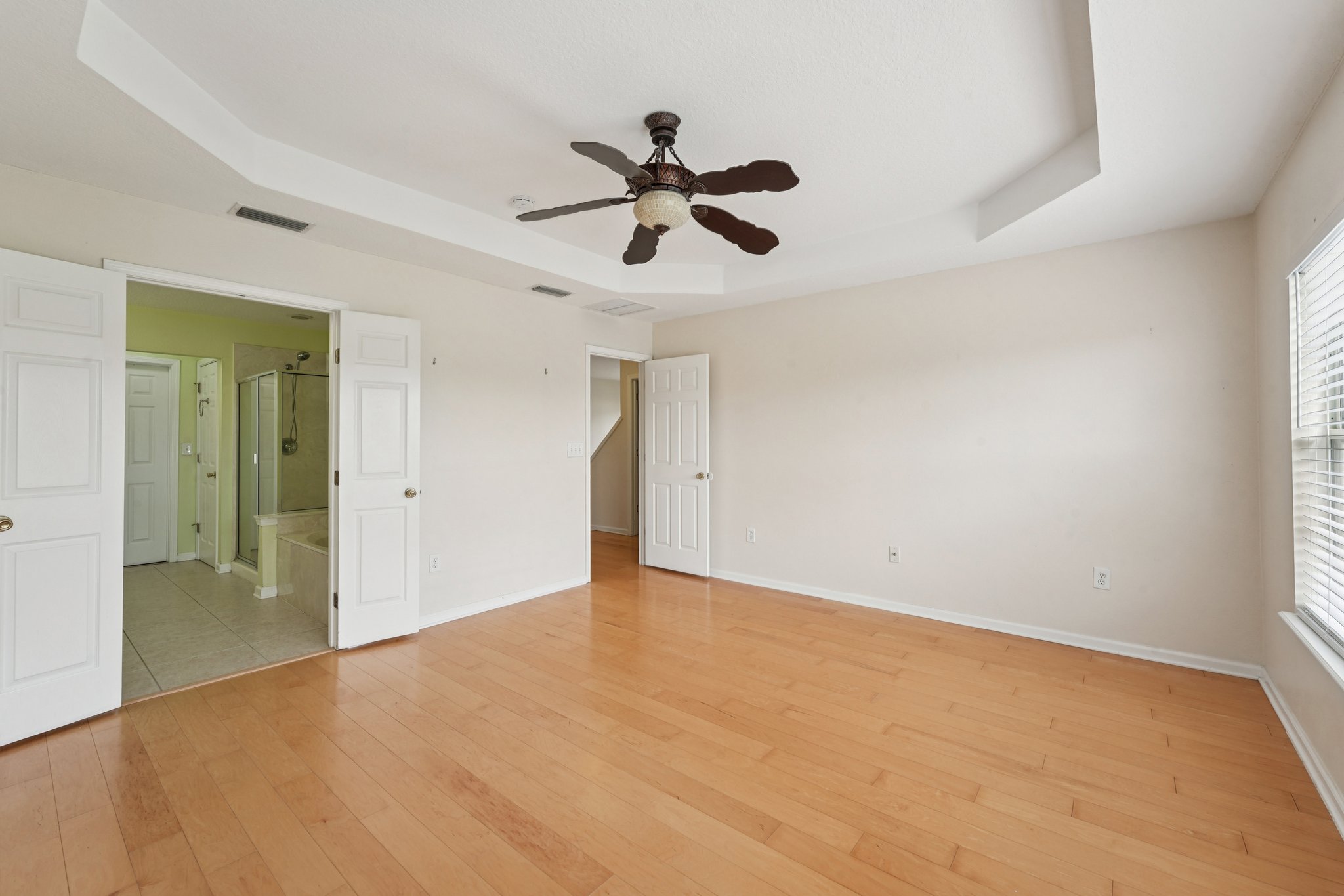 Castlemain Cir E-S1104-027.jpg