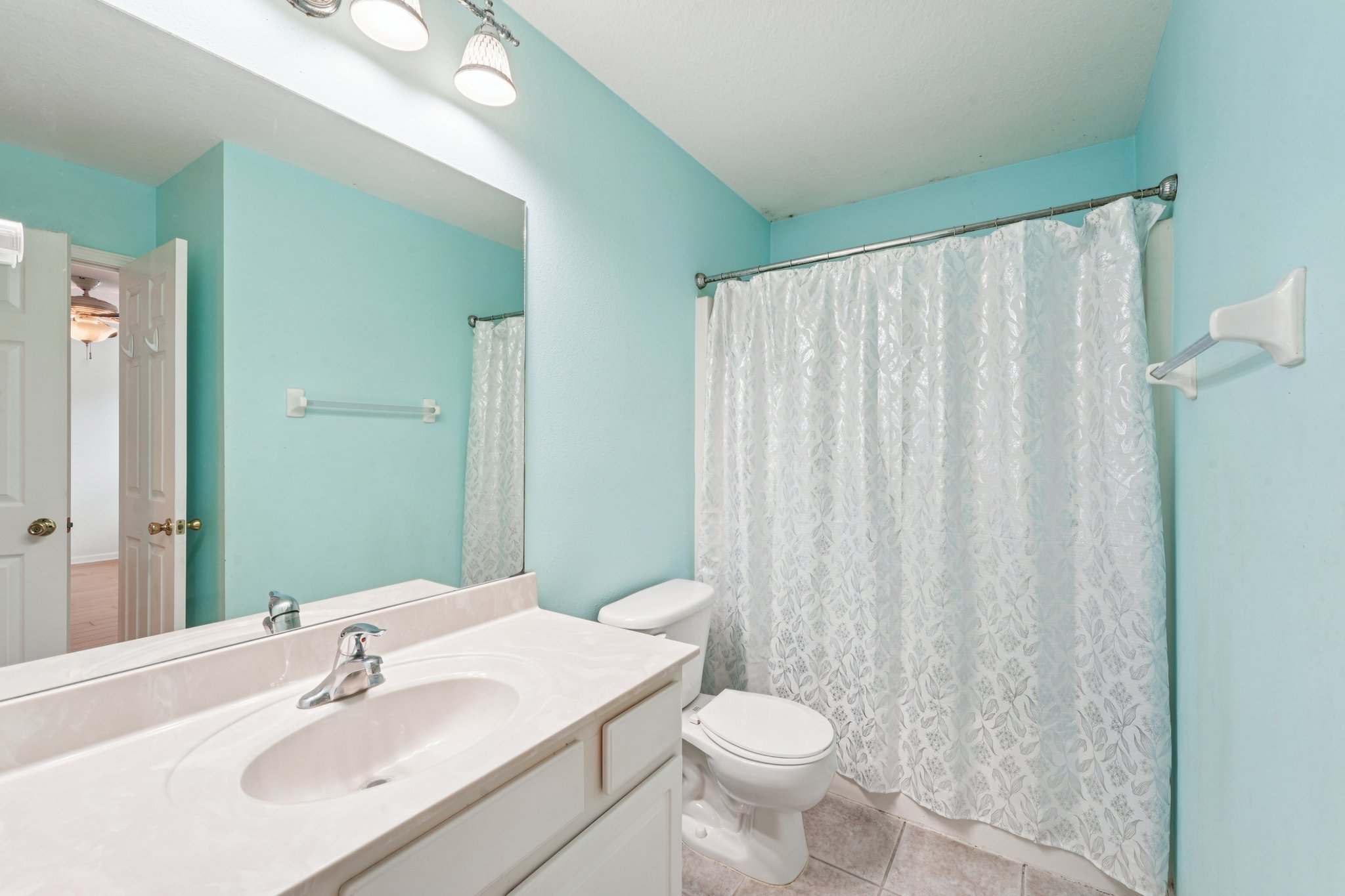 Castlemain Cir E-S1104-031.jpg