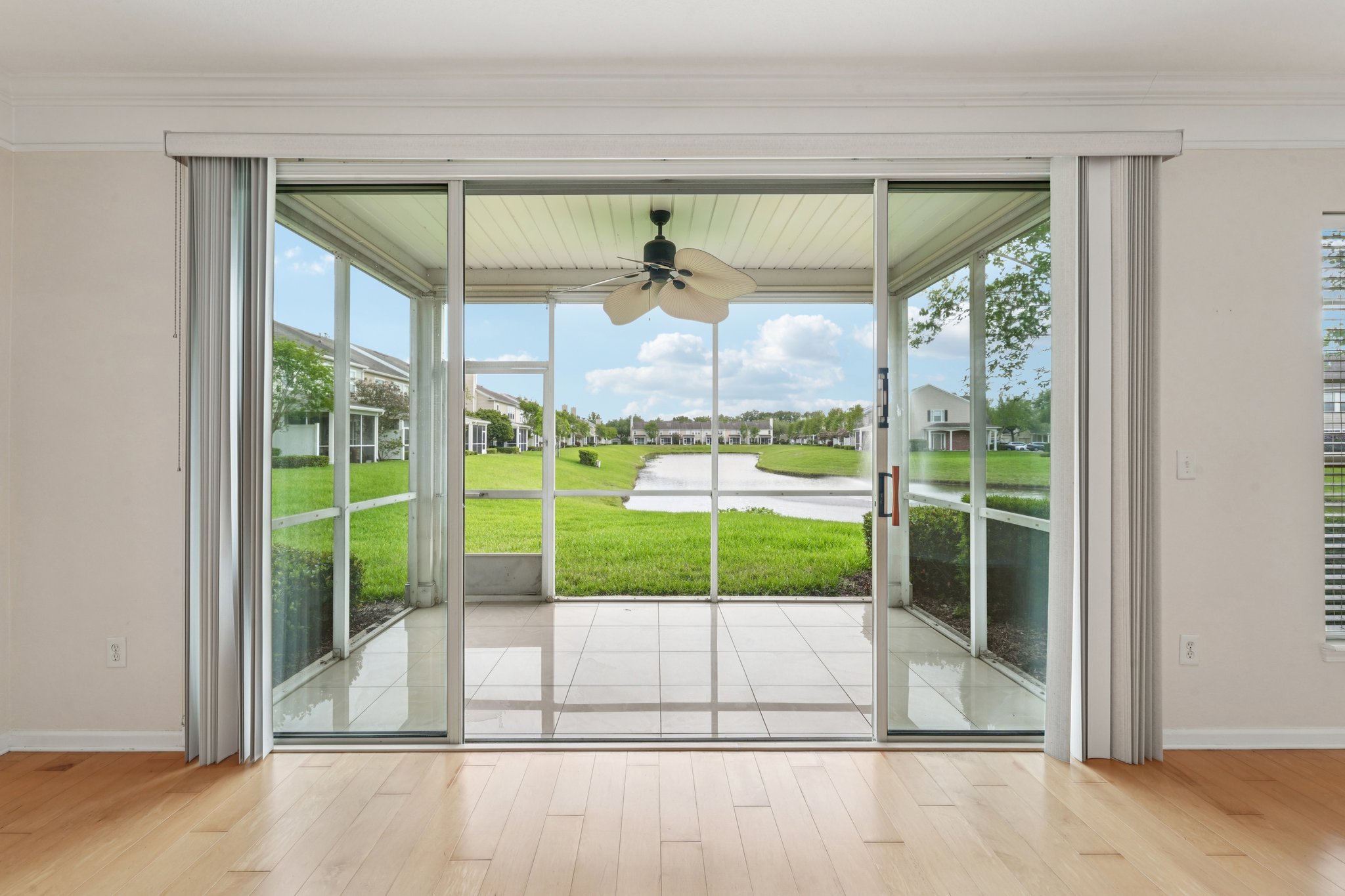 Castlemain Cir E-S1104-034.jpg