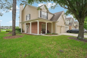 Castlemain Cir E-S1104-002.jpg