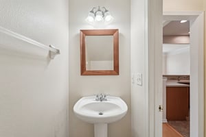 Castlemain Cir E-S1104-022.jpg