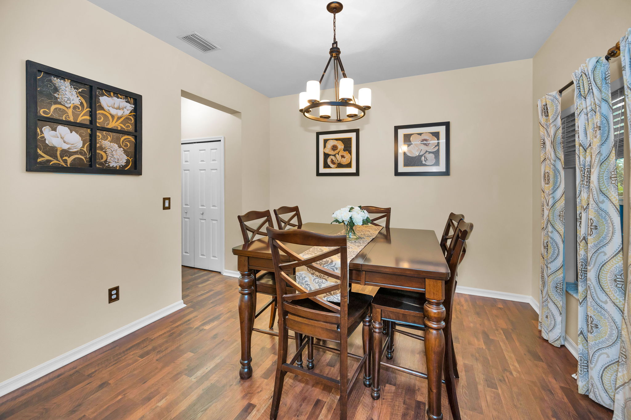 Dining Room4