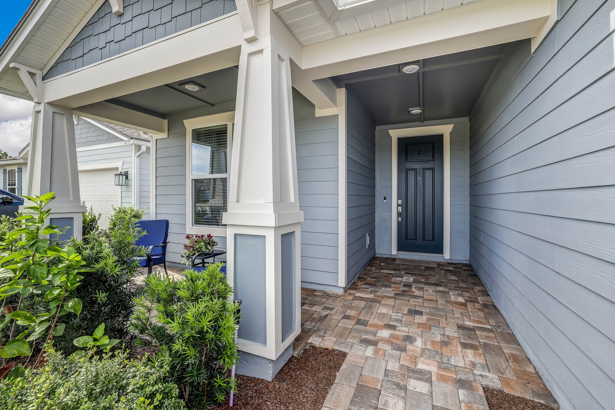 Front Porch/Entrance