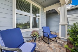 Front Porch/Entrance