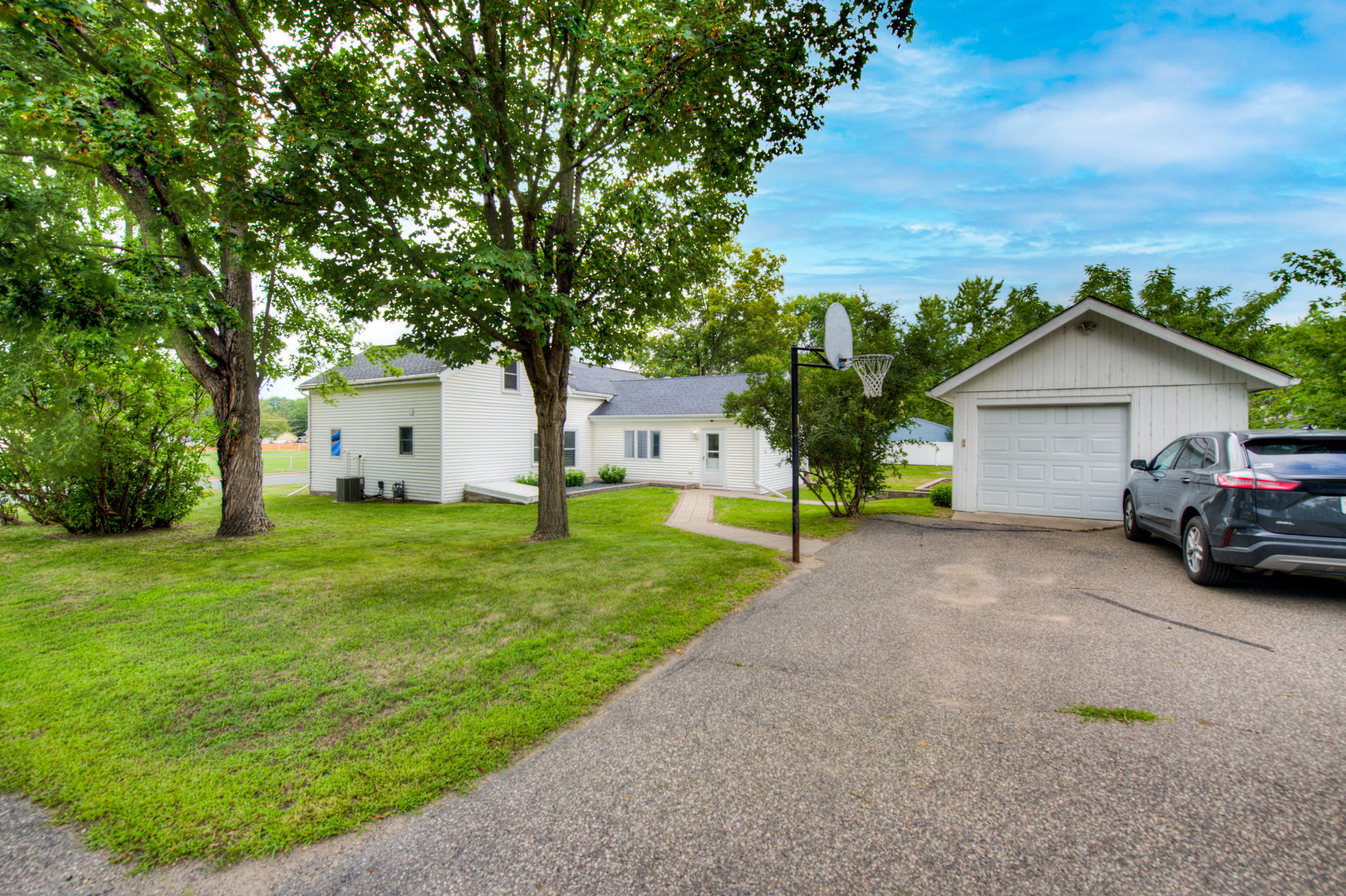 19 Garage - Side Yard