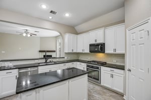 Sarah Bluff Ln-S1106-014.jpg