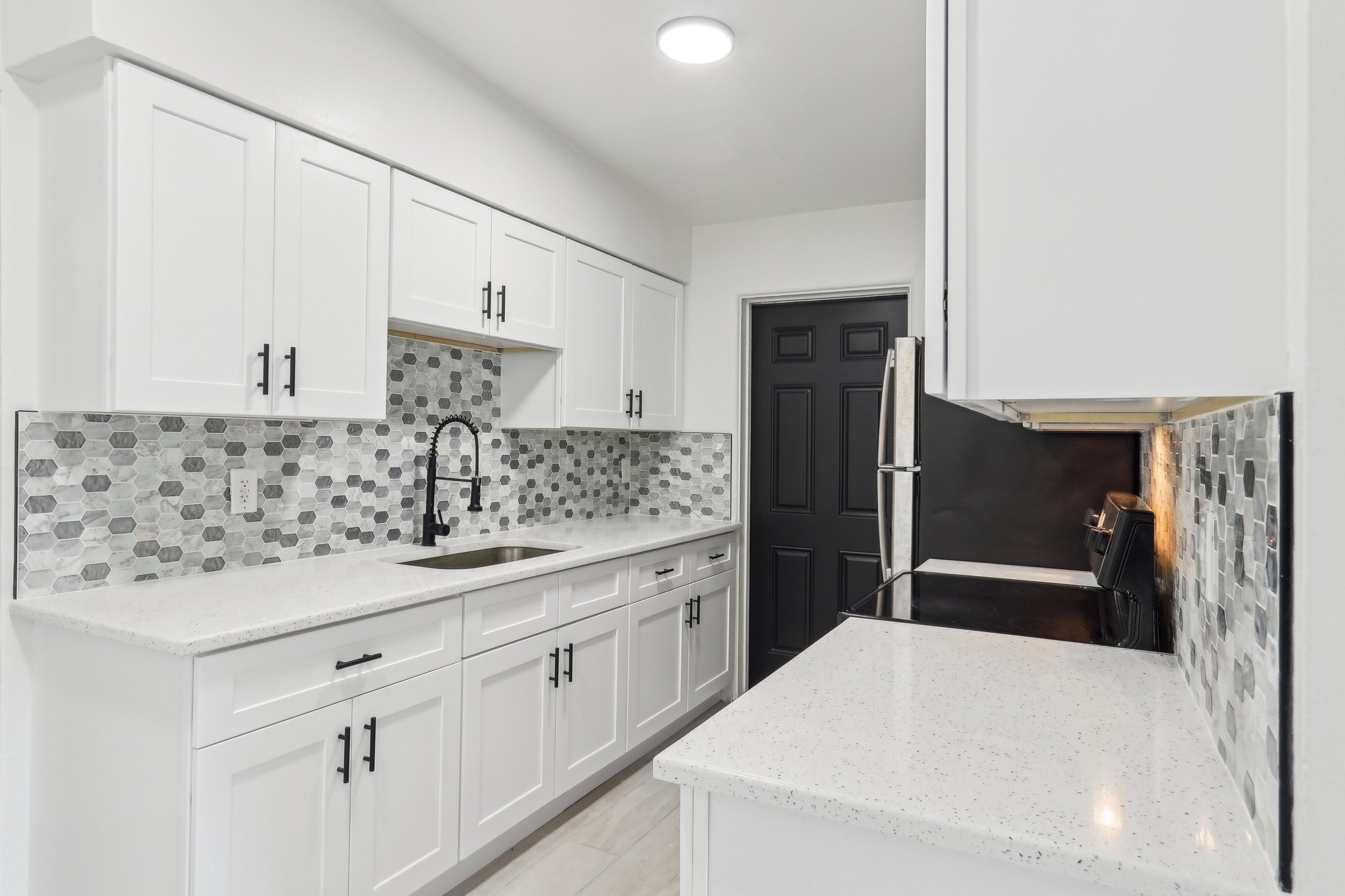 1105 E South St-0705-012.jpg