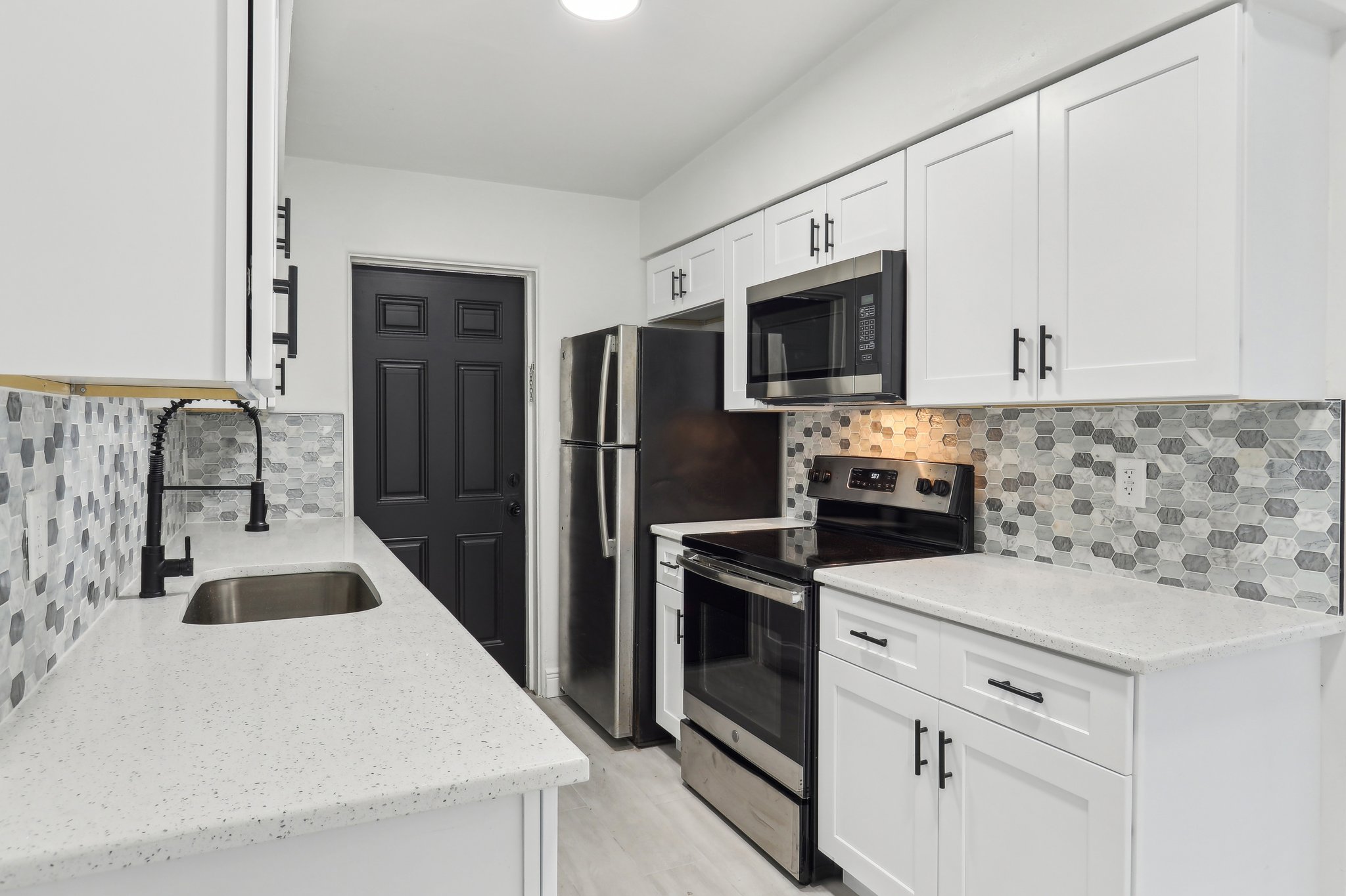 1105 E South St-0705-013.jpg
