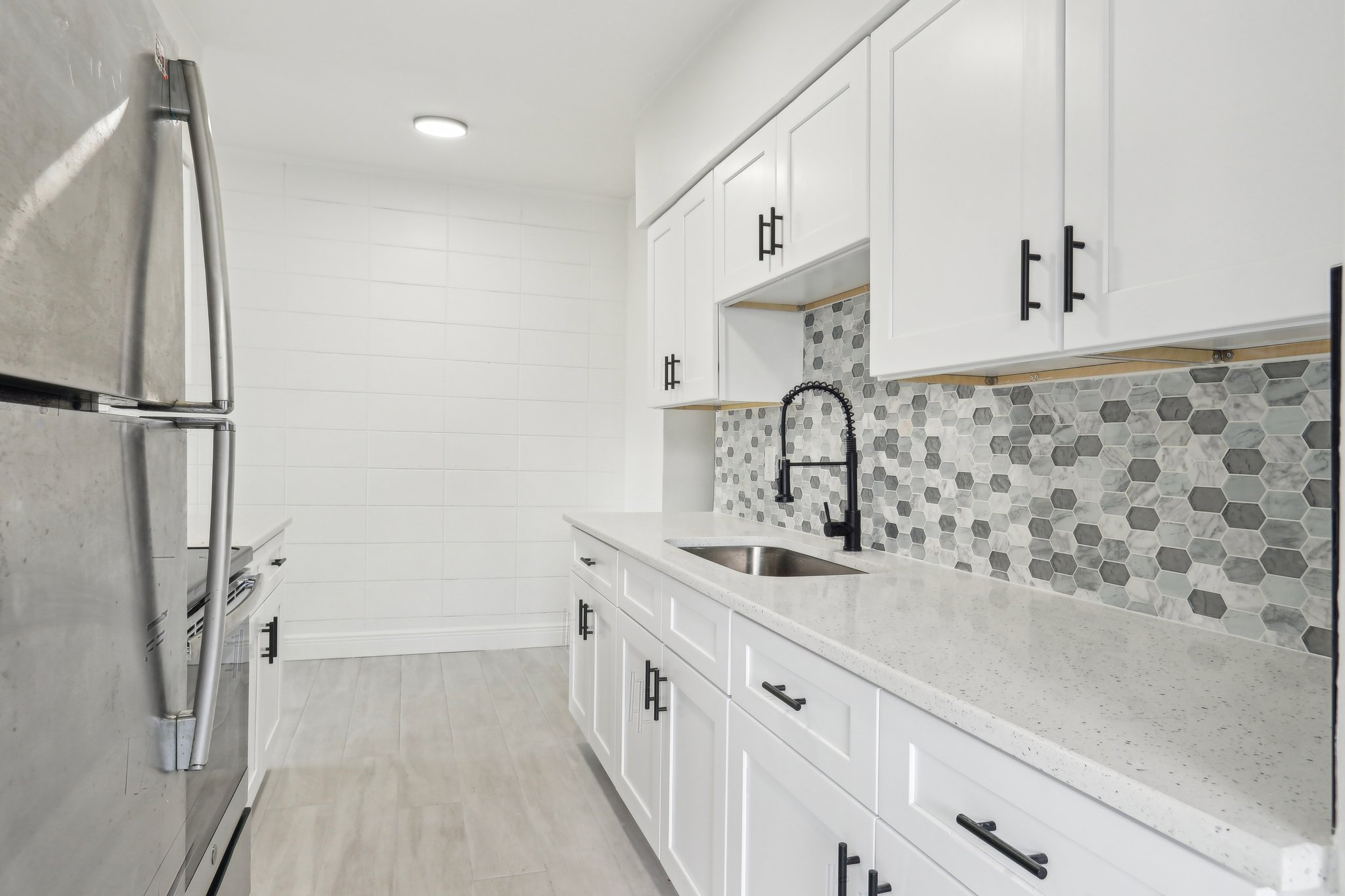 1105 E South St-0705-015.jpg