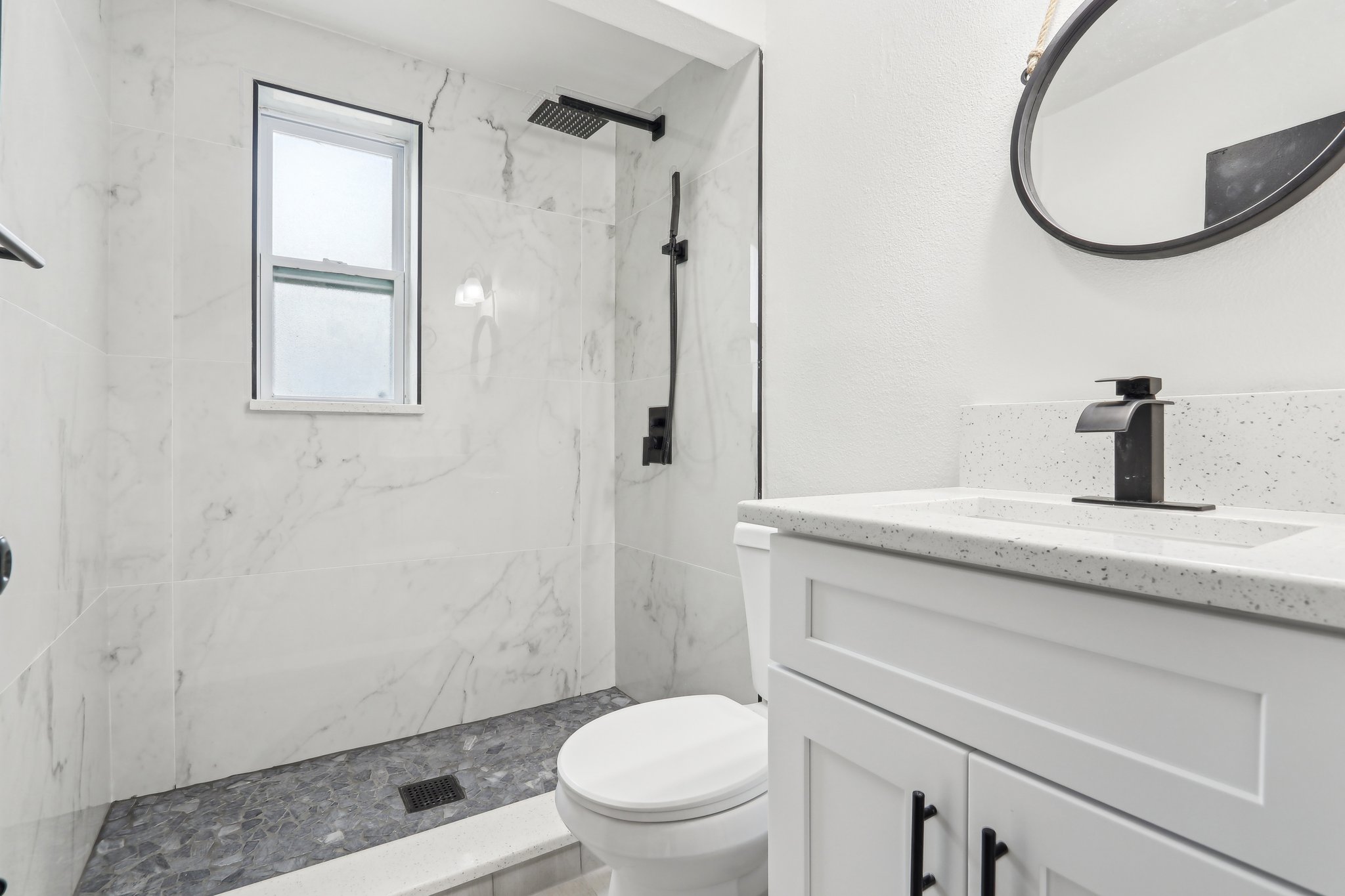 1105 E South St-0705-016.jpg