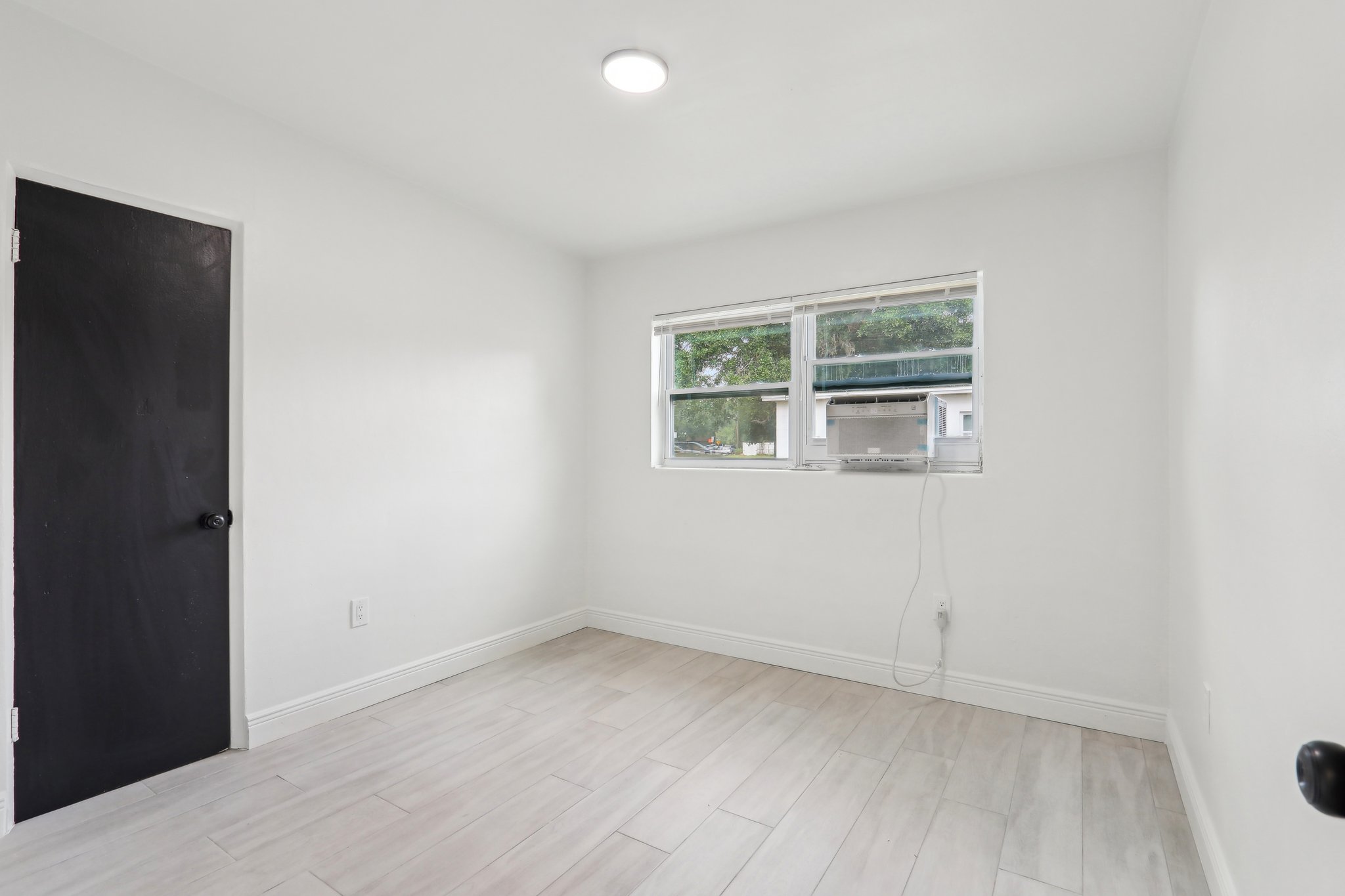 1105 E South St-0705-019.jpg