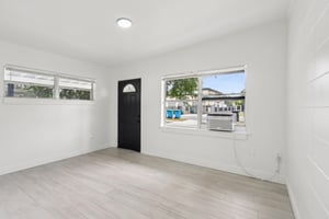 1105 E South St-0705-008.jpg