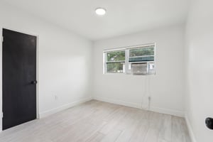 1105 E South St-0705-019.jpg
