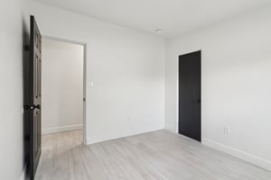1105 E South St-0705-020.jpg
