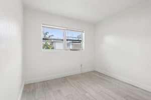 1105 E South St-0705-021.jpg