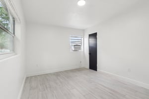 1105 E South St-0705-022.jpg