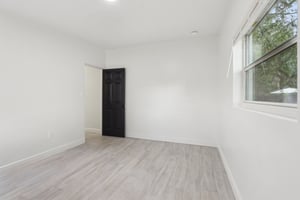 1105 E South St-0705-023.jpg